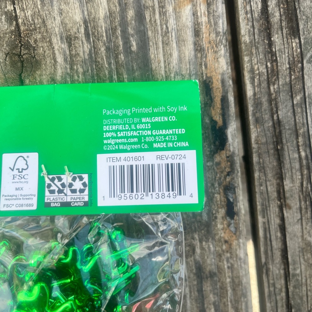 NEW ST. PATRICKS DAY ADULT PARTY FAVORS BUNDLE OF 2 (BUTTONS & NECKLACES) 40 CT - Picture 7 of 9